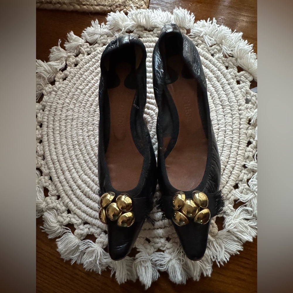 Elegant Black and Gold Women's kitten heels